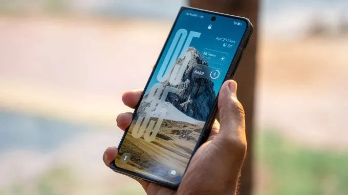 OPPO Find N6 còn được cấp mạnh về độ sáng tối đa ở màn hình ngoài 