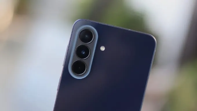 Camera là điểm khác biệt khi so sánh Motorola Edge 70 Pro vs Samsung Galaxy A57