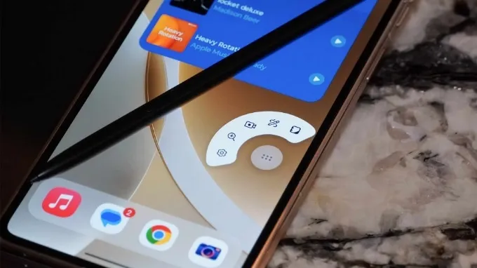 Motorola Razr Fold hỗ trợ bút cảm ứng độc quyền cho cả hai màn hình