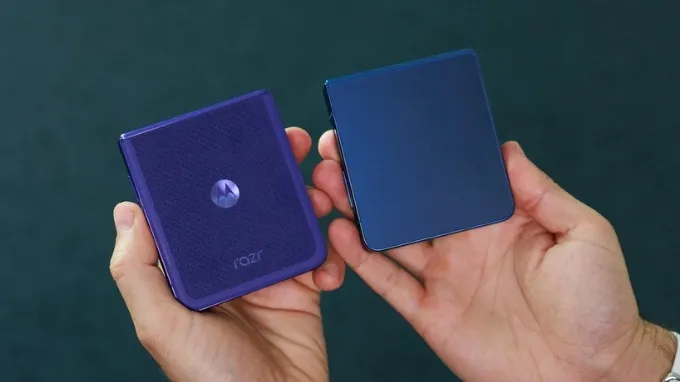 Galaxy Z Flip 7 cũng mỏng hơn đôi chút và nhẹ hơn