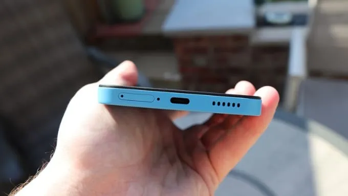 So sánh Nothing Phone (4b) vs Xiaomi 17T về pin
