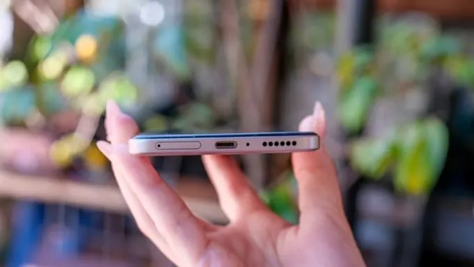 Pin là điểm khác biệt khi so sánh Nubia Neo 5 GT vs Redmi Note 15 Pro