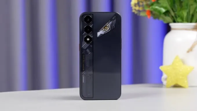 Nubia Neo 5 có kích thước khoảng 166.1 x 78.8 x 8.48 mm