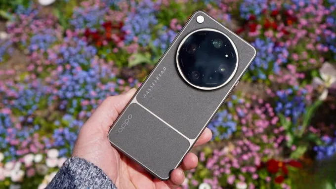 OPPO Find X9 Ultra vẫn giữ cụm camera tròn cỡ lớn đặc trưng của dòng Find X Ultra