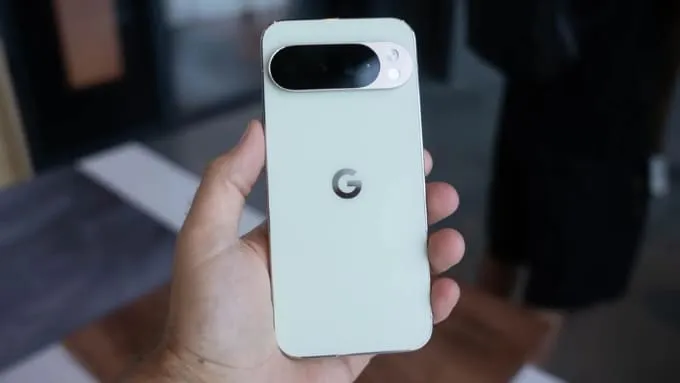 Google Pixel 10 Pro XL tiếp tục duy trì phong cách tối giản đặc trưng của dòng Pixel