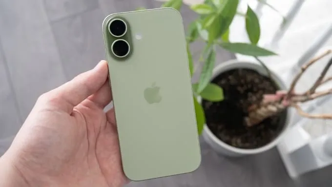 iPhone 17 có thiết kế nhỏ gọn hơn với kích thước 149.6 x 71.5 x 8 mm