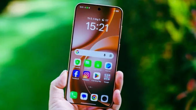 OPPO Find X9s được trang bị màn hình AMOLED 6.59 inch với độ phân giải FHD+