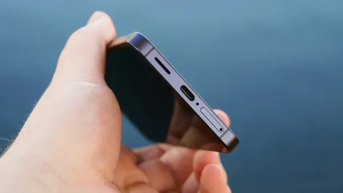 So sánh OPPO Find X9s vs Samsung Galaxy S26 về pin