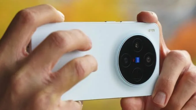 Vivo X300 nổi bật hơn về thông số khi sở hữu camera chính 200MP hợp tác cùng Zeiss