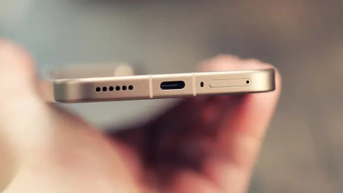 Pin là điểm nhấn khi so sánh OPPO Reno15 vs Xiaomi 15T Pro