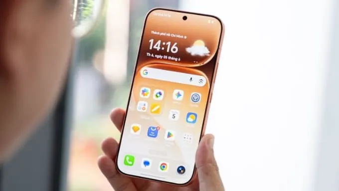 HONOR 600 được đầu tư mạnh hơn về chất lượng hiển thị với màn hình AMOLED 6.57 inch