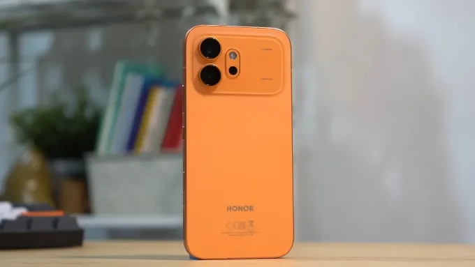 HONOR 600 có kích thước 156 × 74.7 × 7.8 mm