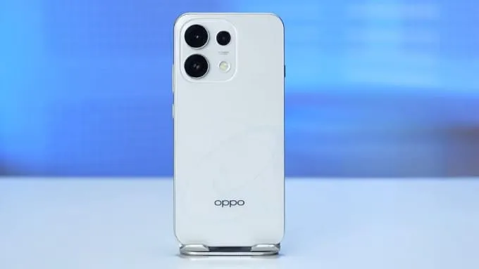 OPPO Reno16 F theo đuổi ngôn ngữ thiết kế phẳng hiện đại với các cạnh vuông vức
