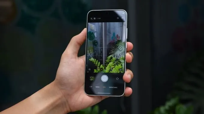 So sánh OPPO Reno16 F vs Xiaomi 17T về camera cho thấy sự khác biệt rõ nét
