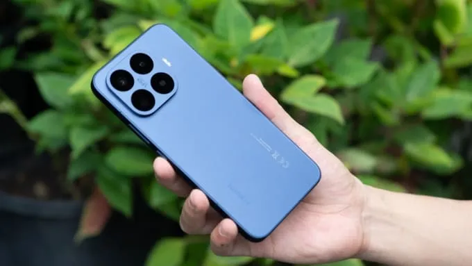Xiaomi 17T sở hữu thiết kế hiện đại với kích thước 157.6 × 75.2 × 8.17 mm