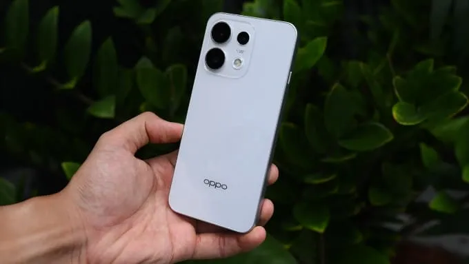 OPPO Reno16 F theo đuổi ngôn ngữ thiết kế phẳng hiện đại với các cạnh vuông vức