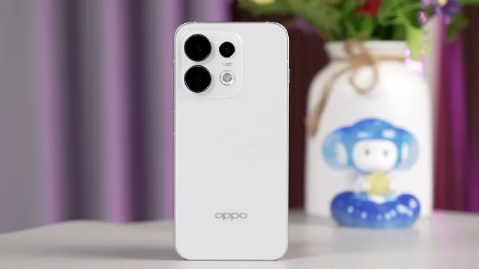 OPPO Reno16 Pro và OPPO Reno15 Pro vẫn duy trì phong cách mỏng nhẹ đặc trưng của dòng Reno