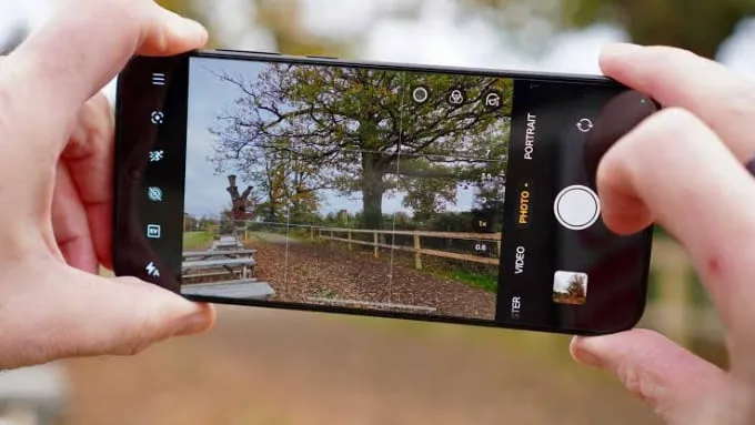 OnePlus 15 có phần nổi bật hơn khi hỗ trợ mức zoom không suy giảm chất lượng lên 7x 