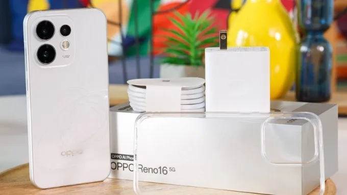 OPPO Reno16 sở hữu viên pin 6.700 mAh, lớn hơn 200mAh so với đối thủ