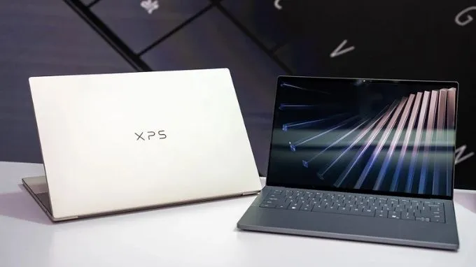 Dell XPS 13 sử dụng hệ thống tản nhiệt chủ động với hai quạt và ống dẫn nhiệt bằng đồng