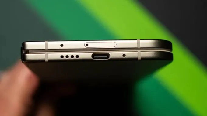 Pixel 11 Pro Fold sở hữu pin 4.806 mAh