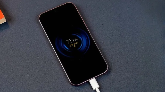 Pin là hạng mục mà Xiaomi 17T tạo ra lợi thế tương đối rõ ràng trước đối thủ