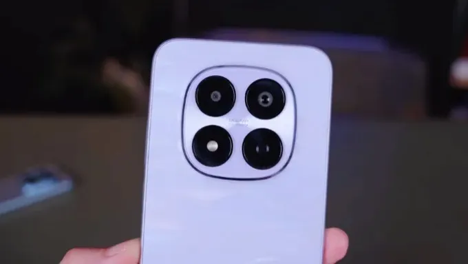 Sự khác biệt cũng xuất hiện ở camera trước 