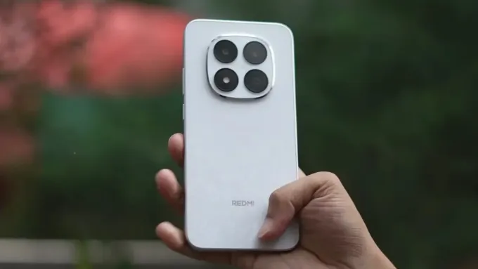 Redmi Note 15 Pro chỉ dày 7.96 mm và nặng khoảng 210g