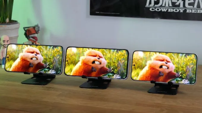 Cả ba đều sử dụng tấm nền AMOLED với tần số quét 120Hz
