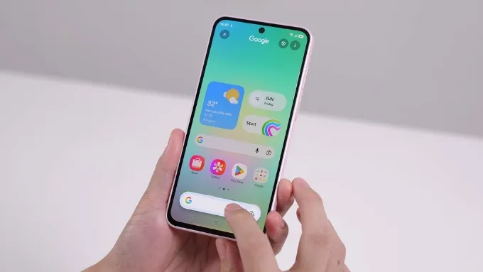 Cả 2 mẫu máy đều được trang bị màn hình Super AMOLED 6.7 inch
