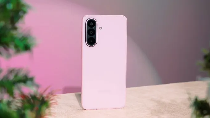 Galaxy A27 có kích thước 162.4 × 78.2 × 7.8 mm, trọng lượng 200g