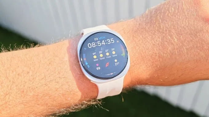 So sánh Samsung Galaxy Watch9 vs Apple Watch Series 11 về hiệu năng