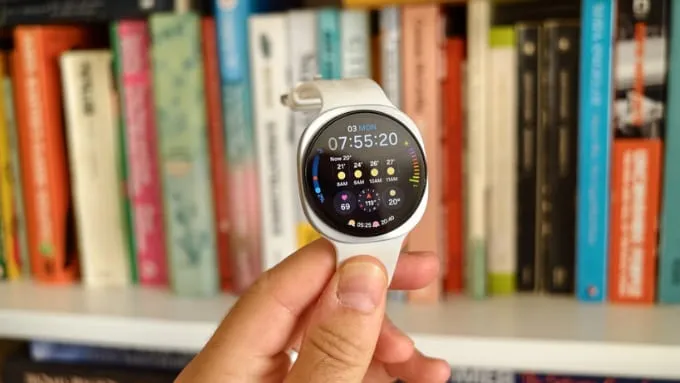Khả năng hiển thị của Galaxy Watch9 được nâng cấp đáng kể với tấm nền Super AMOLED