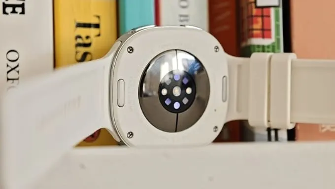 Cả Galaxy Watch9 và Galaxy Watch8 đều hỗ trợ sạc nhanh không dây 10W