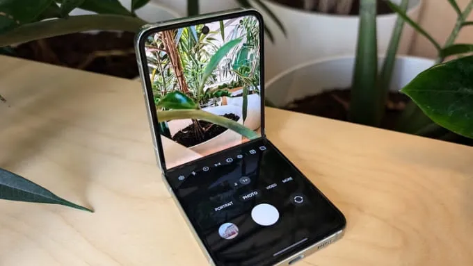 So sánh Samsung Galaxy Z Flip8 vs Galaxy Z Flip5 về camera 