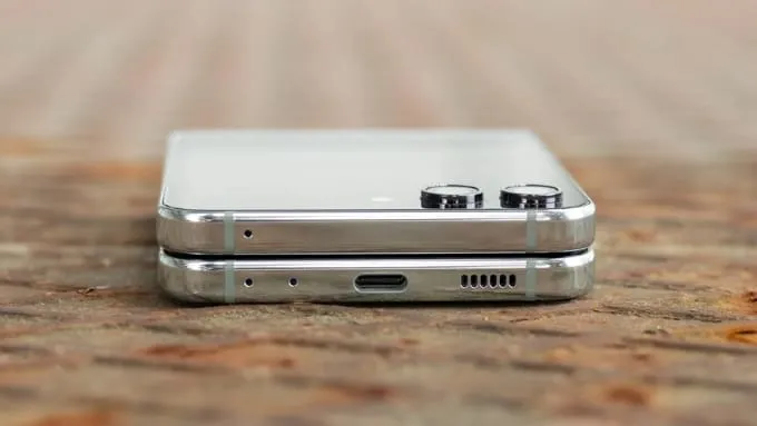 So sánh Samsung Galaxy Z Flip8 vs Galaxy Z Flip5 về pin