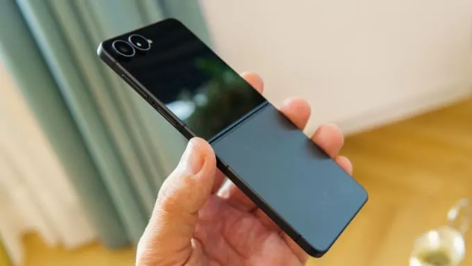 Galaxy Z Flip8 tiếp tục theo đuổi thiết kế gập vỏ sò đặc trưng
