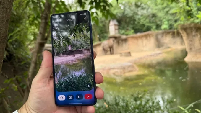 Galaxy Z Flip7 vẫn mang đến trải nghiệm chụp ảnh rất toàn diện với ProVisual Engine