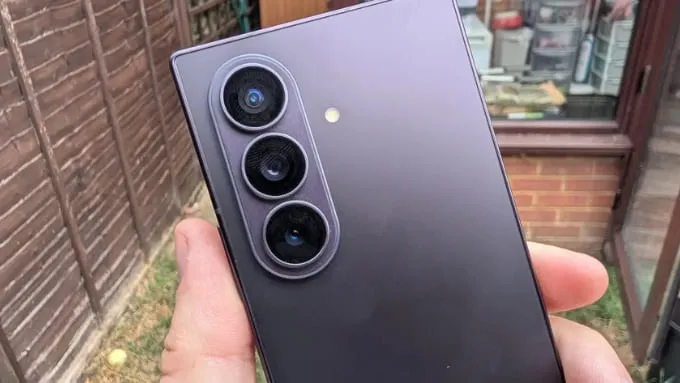 So sánh Samsung Galaxy Z Fold8 Ultra vs Z Fold6 về camera