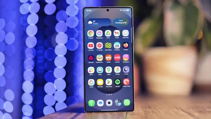 Galaxy S25 Ultra sở hữu màn hình phẳng hoàn toàn 6.9 inch Dynamic LTPO AMOLED 2X