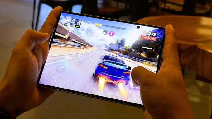 So sánh Samsung Galaxy Z Fold8 vs Google Pixel 10 Pro Fold về hiệu năng