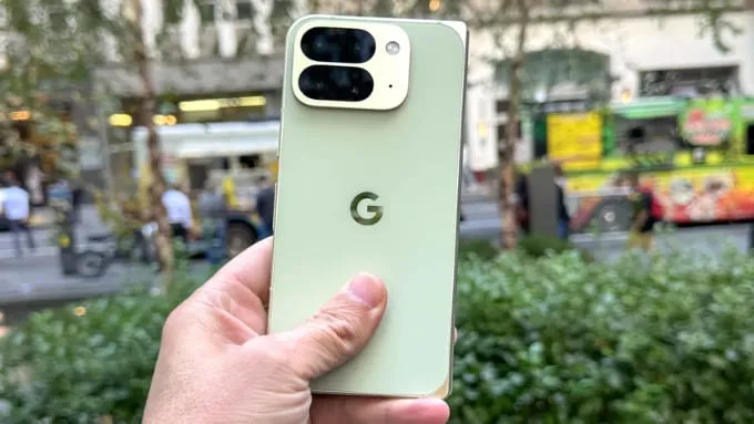 Google Pixel 10 Pro Fold vẫn duy trì thiết kế gập dạng quyển sách