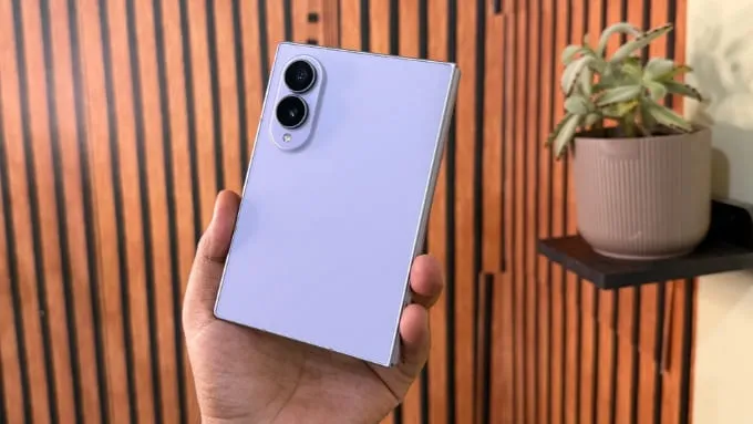 Galaxy Z Fold8 tạo khác biệt rõ rệt với kiểu dáng “Passport” ngắn và rộng