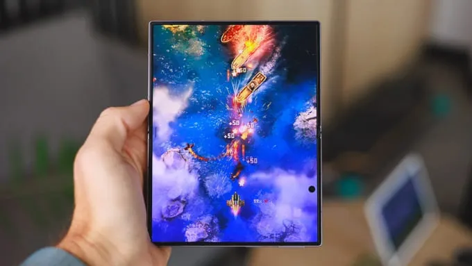 So sánh Samsung Galaxy Z Fold8 vs Huawei Pura X Max về hiệu năng