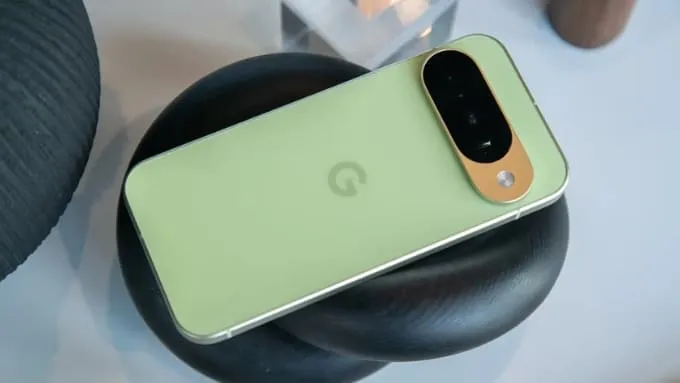 Google Pixel 10 vẫn giữ ngôn ngữ thiết kế đặc trưng của dòng Pixel