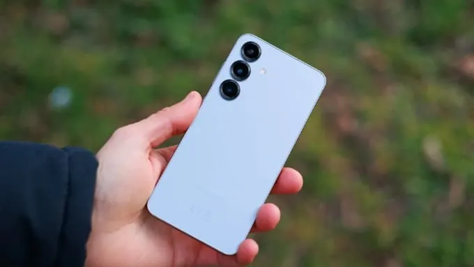 Samsung S25 có thiết kế tối giản quen thuộc của dòng Galaxy S