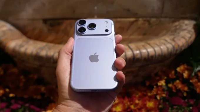 iPhone 18 Pro tiếp tục sử dụng thiết kế dạng thanh với thân nhôm