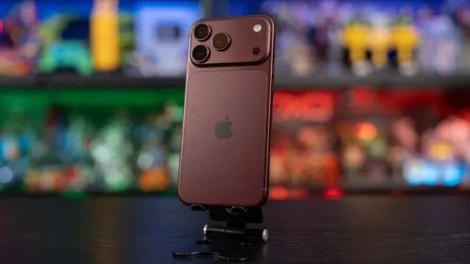 iPhone 18 Pro có kích thước khoảng 150 x 71.9 x 8.8 mm và nặng 211 gram