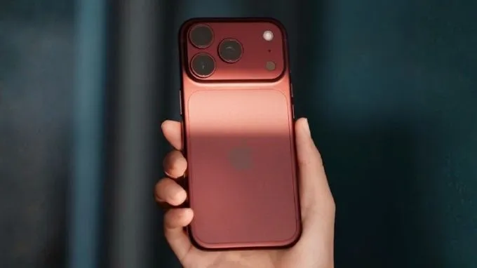 Đối thủ đến từ Apple cũng sử dụng khung nhôm, kết hợp kính Ceramic Shield 2