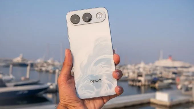 OPPO A7 Pro 5G mang đến diện mạo khác biệt với cụm camera ngang